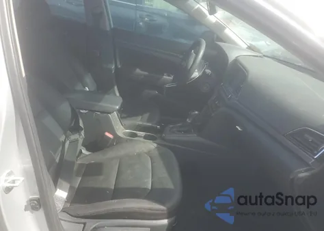 2018 Hyundai Elantra Sel z USA, uszkodzony, nr VIN 5NPD84LF5JH348799